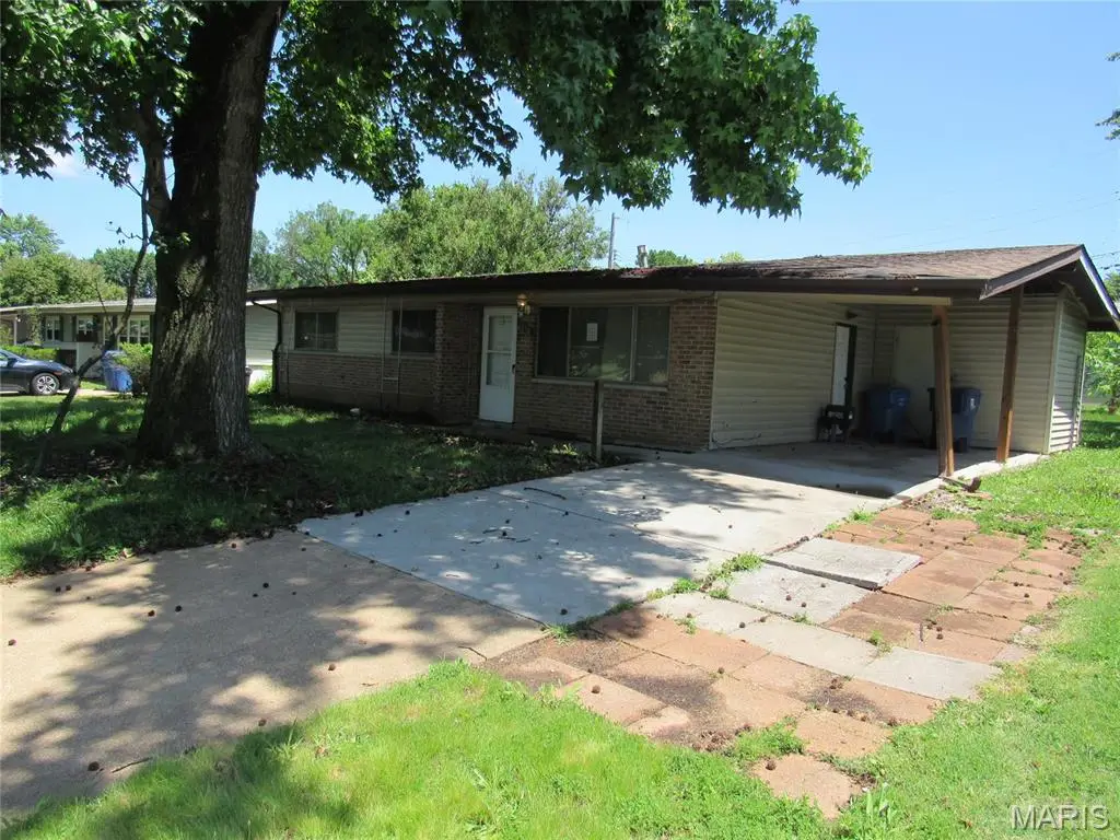 1950 Thunderbird Avenue, Florissant, MO 63033 - #1