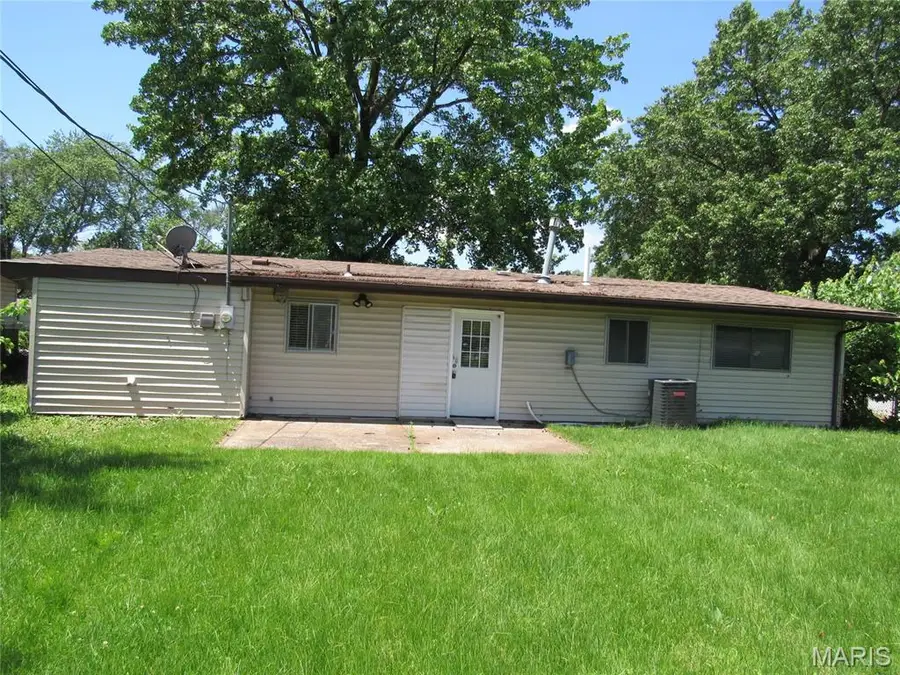 1950 Thunderbird Avenue, Florissant, MO 63033 - #2
