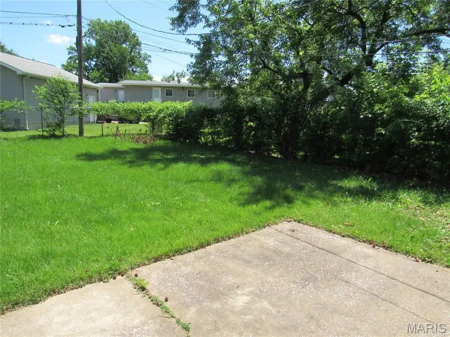 1950 Thunderbird Avenue, Florissant, MO 63033 - #3