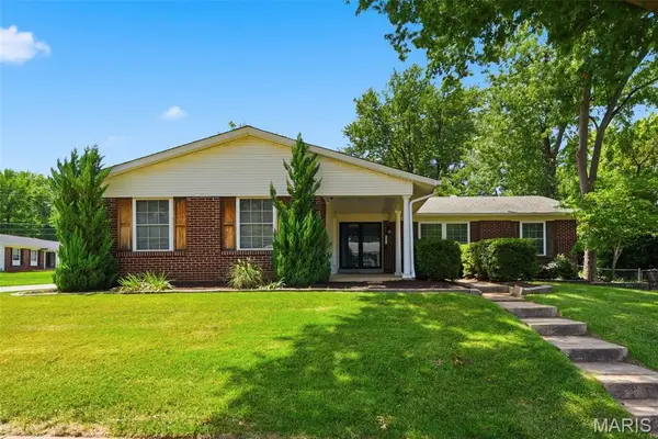 1843 Redcoat Drive, Maryland Heights, MO 63043