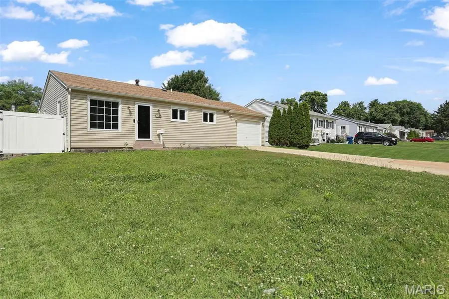 12089 Sunnycrest Place, Maryland Heights, MO 63043 - #2