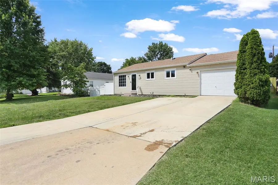12089 Sunnycrest Place, Maryland Heights, MO 63043 - #3