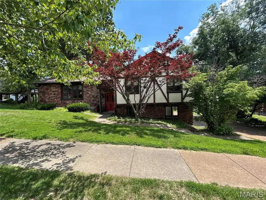 5810 Flaming Leaf Court, Saint Louis, MO 63129 - #2