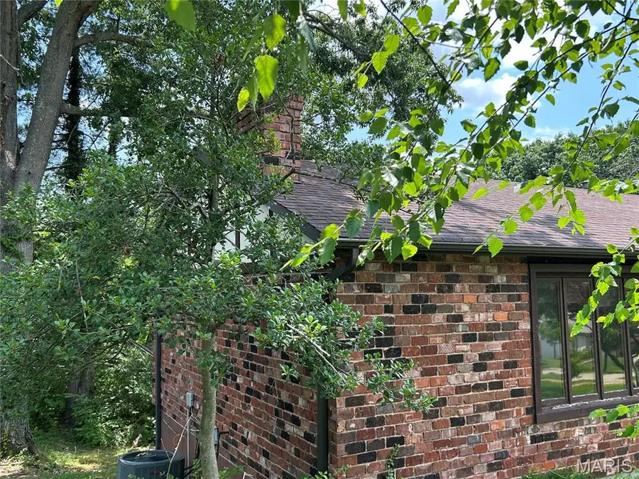 5810 Flaming Leaf Court, Saint Louis, MO 63129 - #3