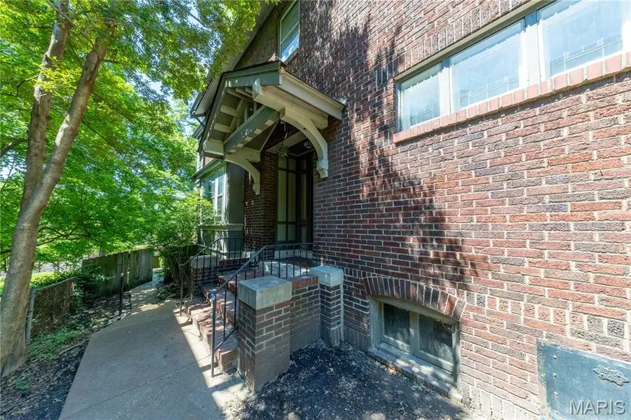 7118 Pershing Avenue, Saint Louis, MO 63130 - #2