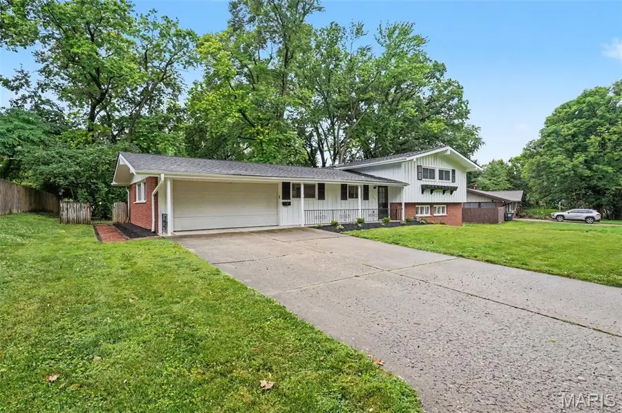 216 Country Club Acres, Belleville, IL 62223 - #2