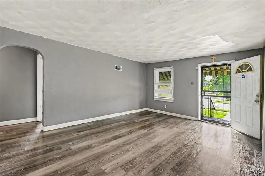 3801 Avondale Avenue, Saint Louis, MO 63121 - #3