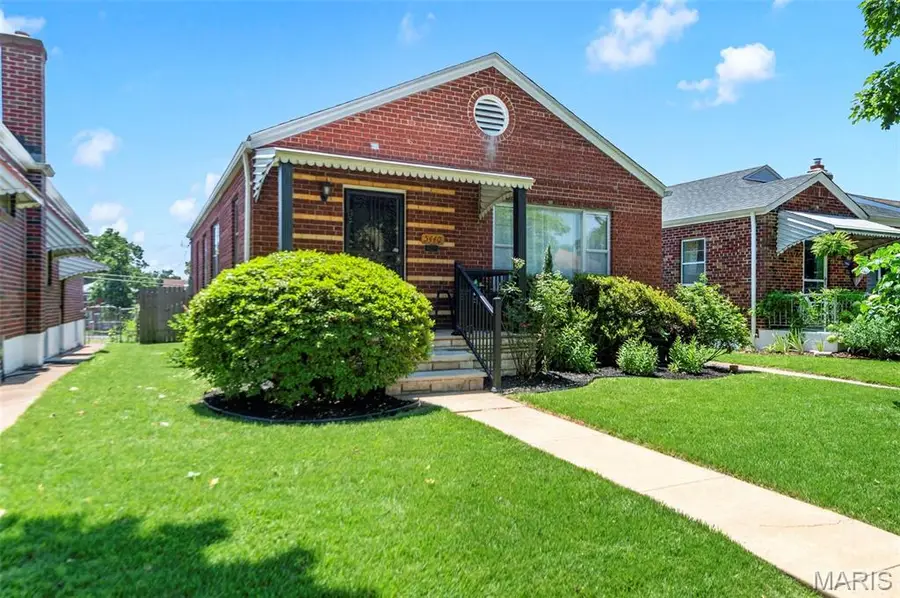 5440 Lindenwood Avenue, Saint Louis, MO 63109 - #2