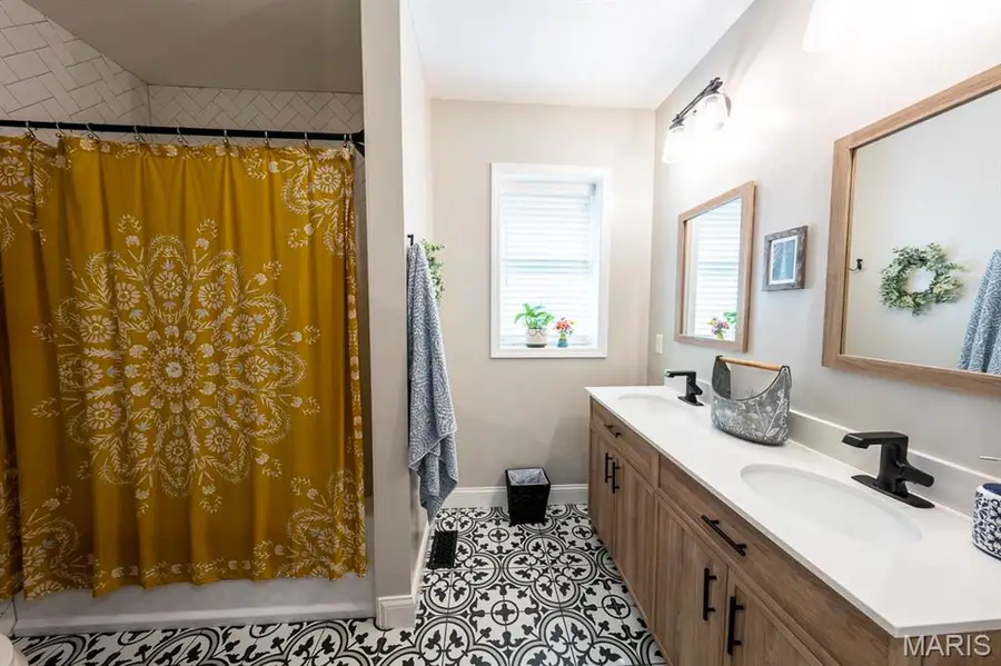 5622 Murdoch Avenue, Saint Louis, MO 63109 - #3