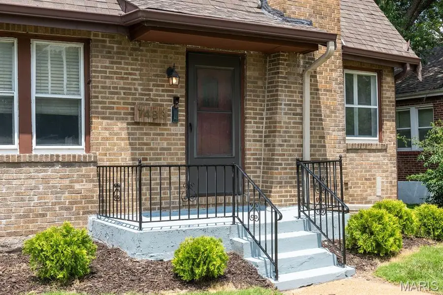 7483 Hoover Avenue, Richmond Heights, MO 63117 - #2
