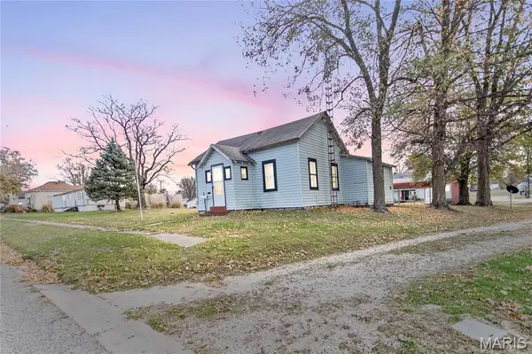 338 W Rowe Street, Roodhouse, IL 62082