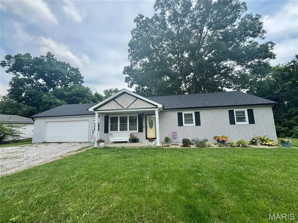 4 N Hickory Street, Smithton, IL 62285 - #1