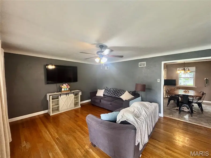 4 N Hickory Street, Smithton, IL 62285 - #3