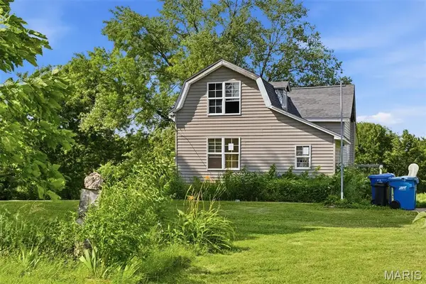 1533 Hilltop Lane, St Louis, MO 63138