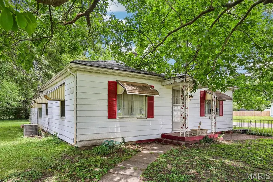 417 E Saint John Street, Litchfield, IL 62056 - #3