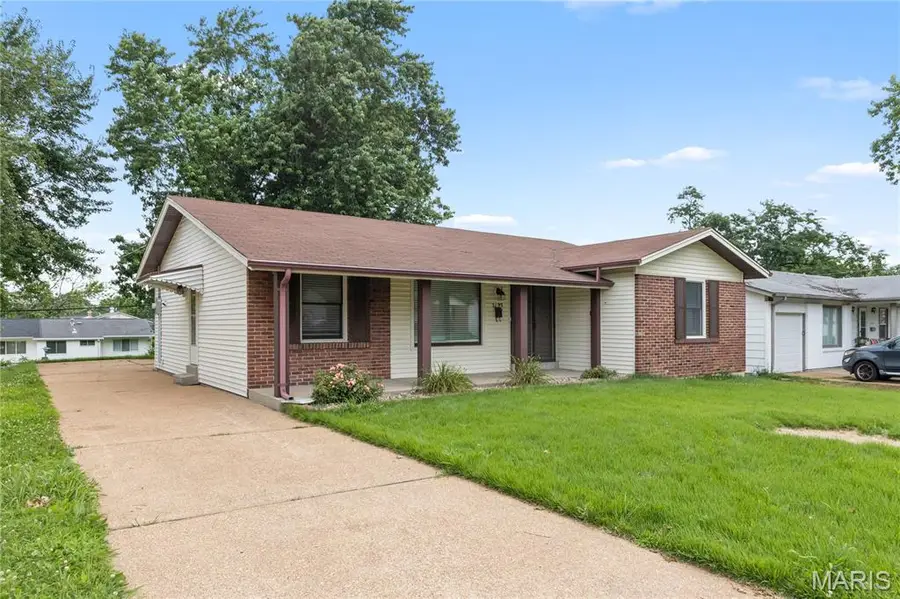 2193 Farnham Lane, Florissant, MO 63033 - #2