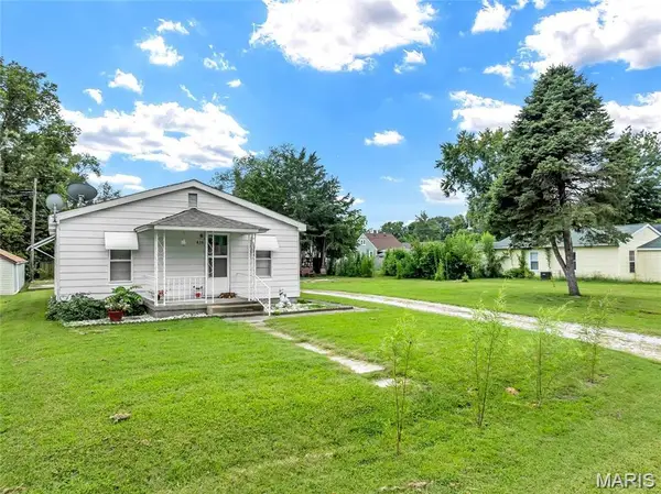 430 Roosevelt Avenue, Wood River, IL 62095