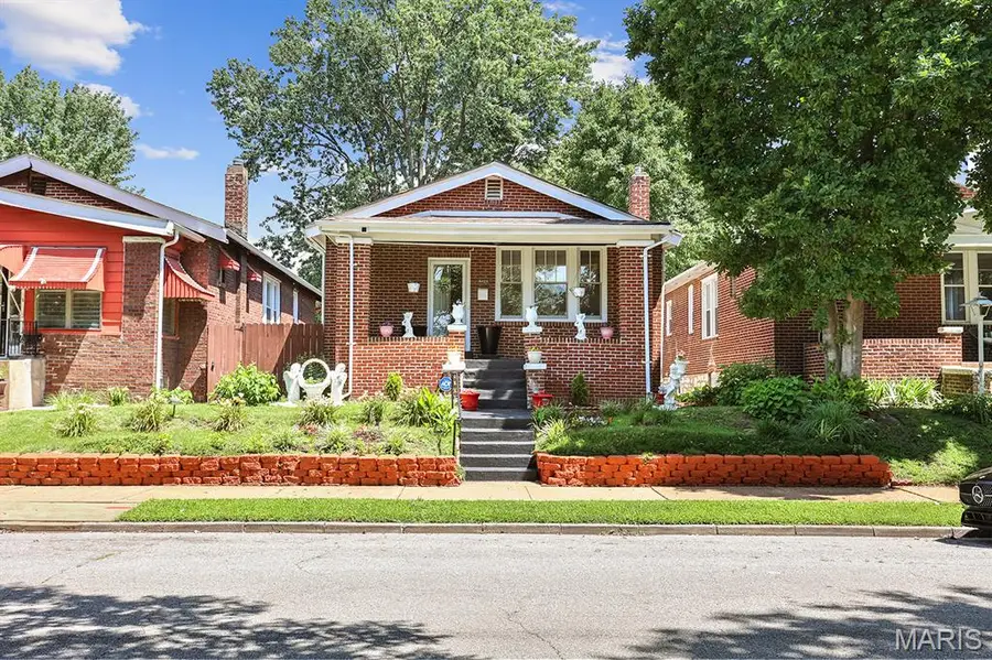 3425 Connecticut Street, Saint Louis, MO 63118 - #2