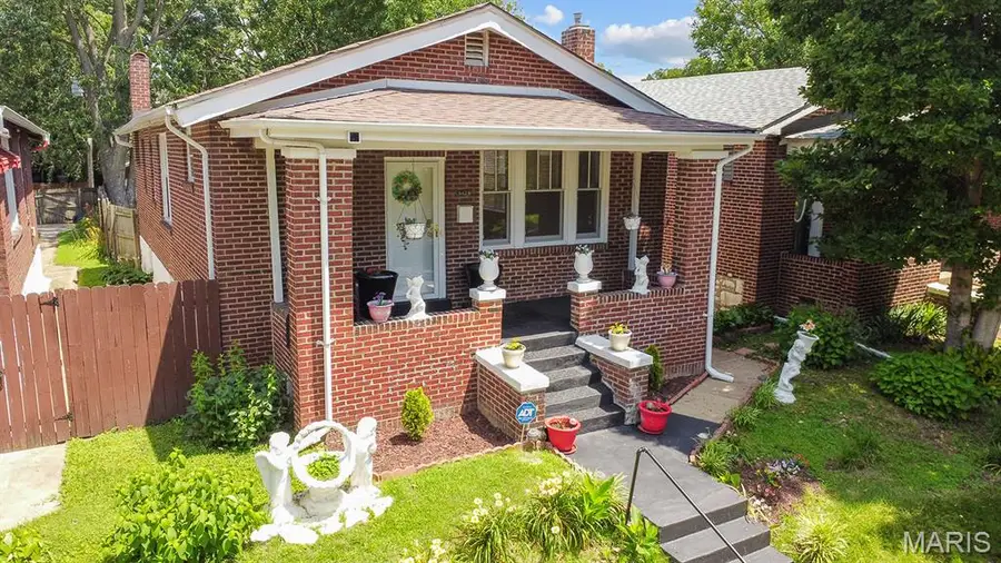3425 Connecticut Street, Saint Louis, MO 63118 - #3