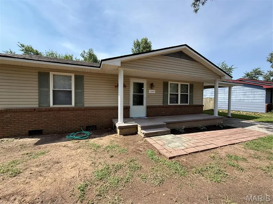 1309 Mcdougal Avenue, Sikeston, MO 63801 - #2