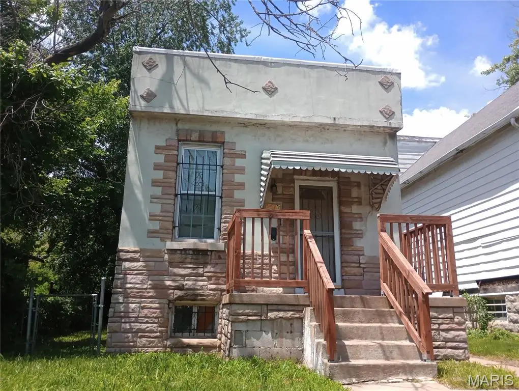5475 Gilmore Avenue, Saint Louis, MO 63120 - #1