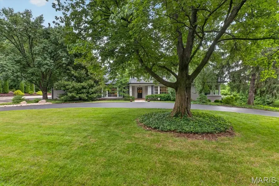 18 S Mcknight Road, Saint Louis, MO 63124 - #2