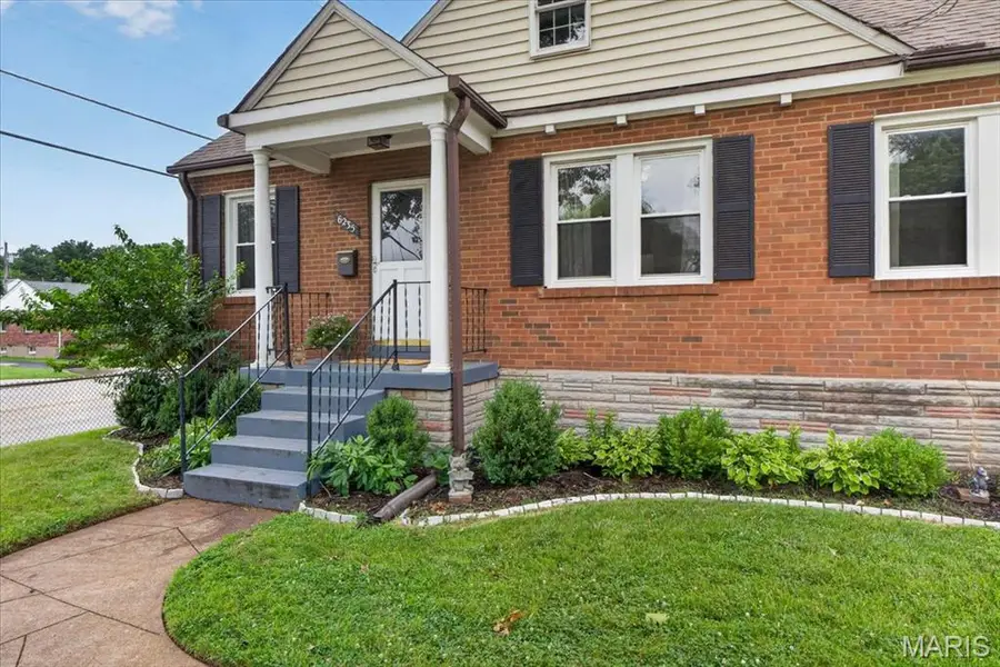 6235 Dexter Drive, Saint Louis, MO 63123 - #3