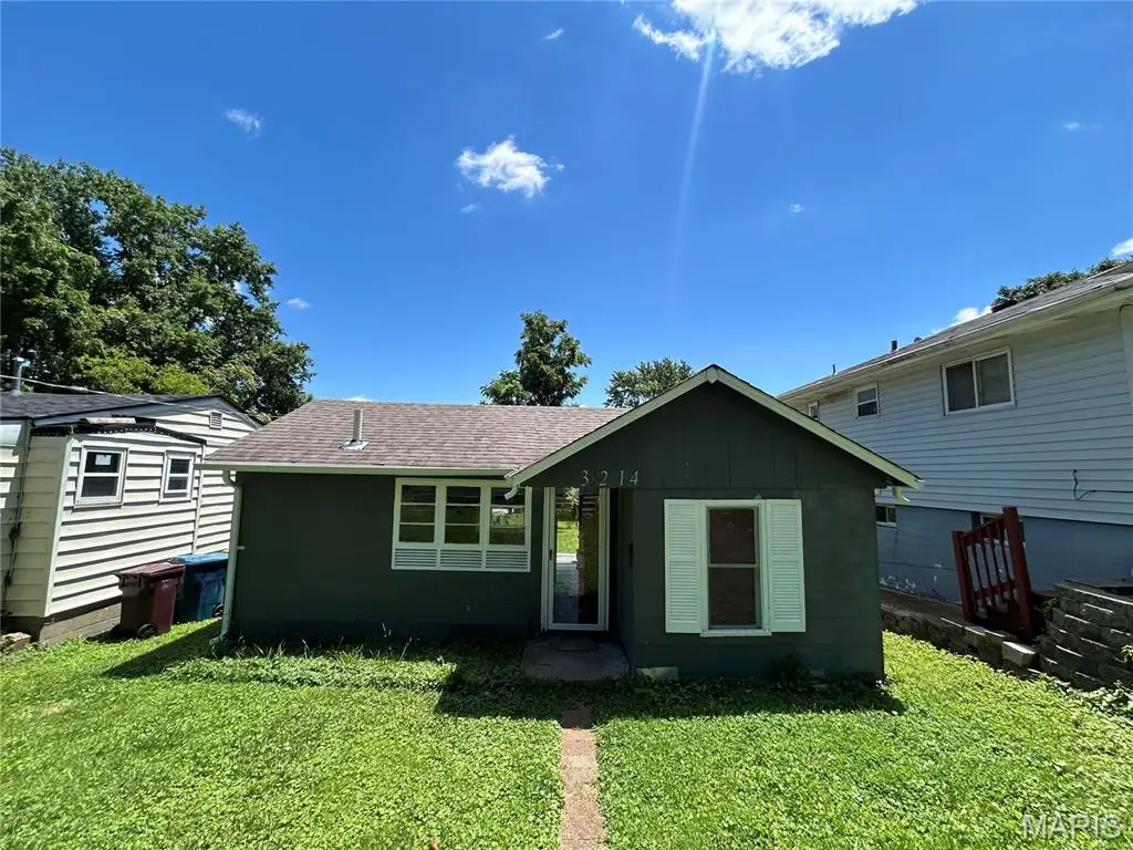 3214 W Milton Avenue, Breckenridge Hills, MO 63114 - #1