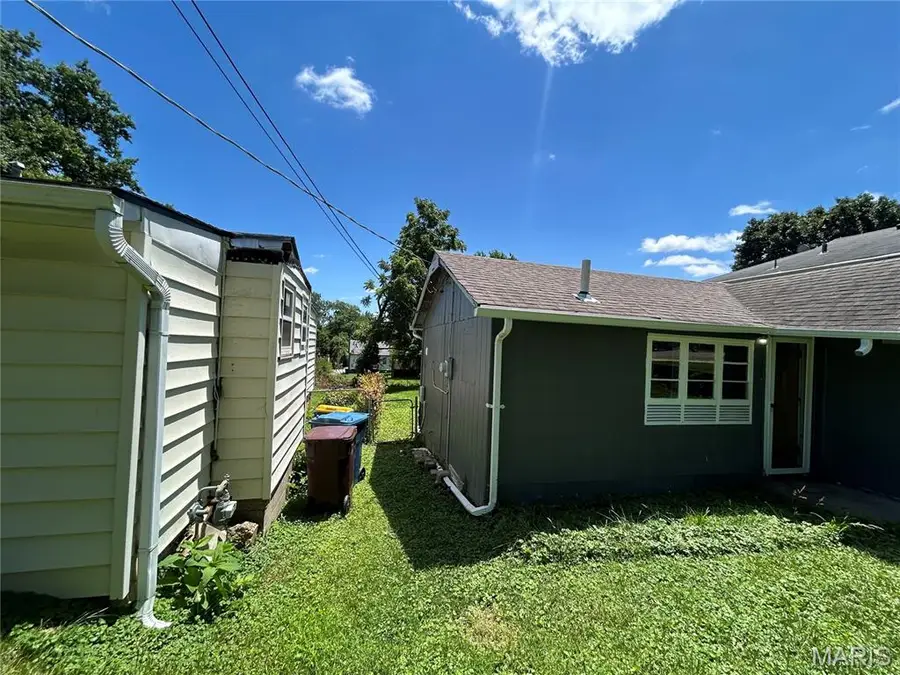 3214 W Milton Avenue, Breckenridge Hills, MO 63114 - #2