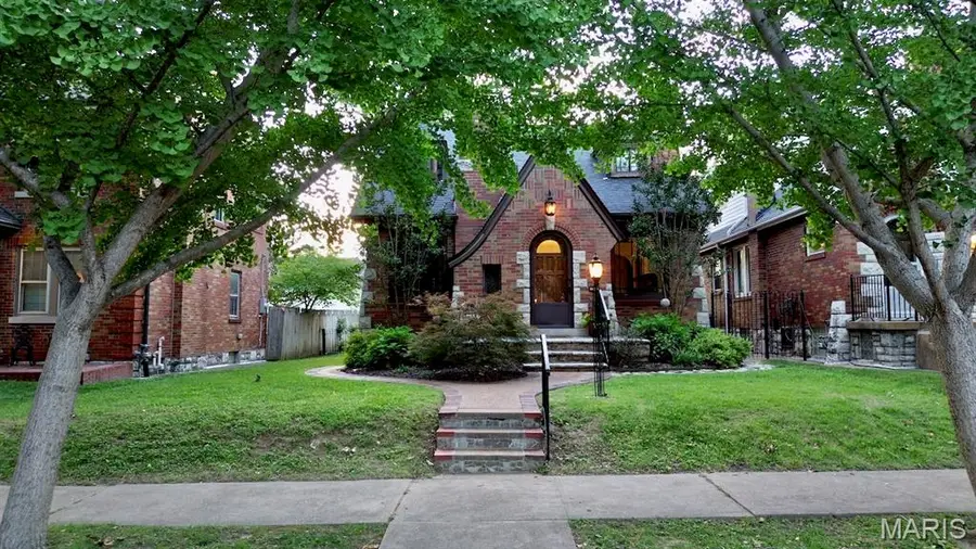 6125 Marwinette Avenue, Saint Louis, MO 63116 - #2