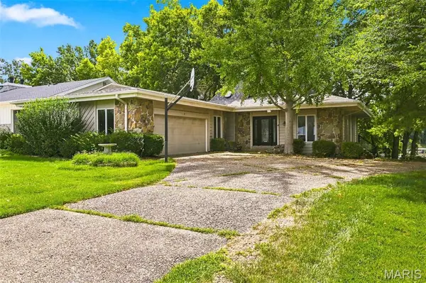 4 Harbor Point Court, Lake St Louis, MO 63367
