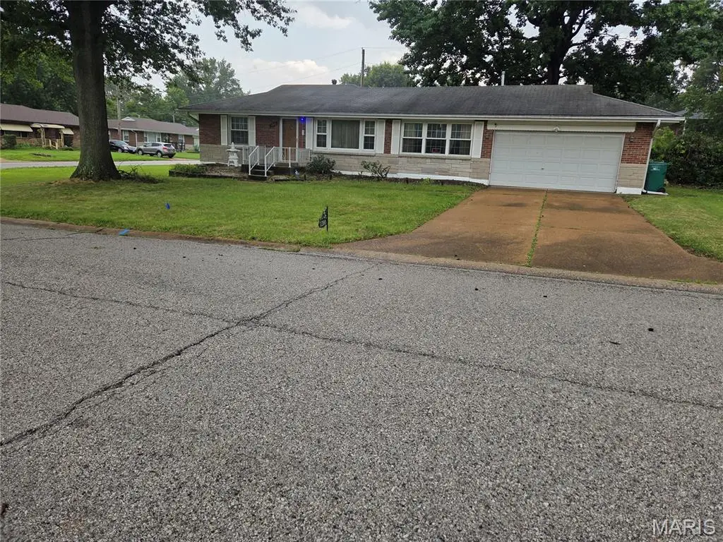 1200 Ensley Drive, Bellefontaine Neighbors, MO 63137 - #1