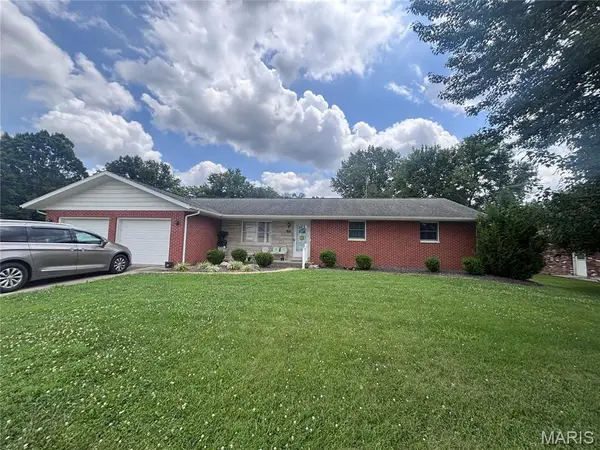 630 W Alton Street, Nashville, IL 62263