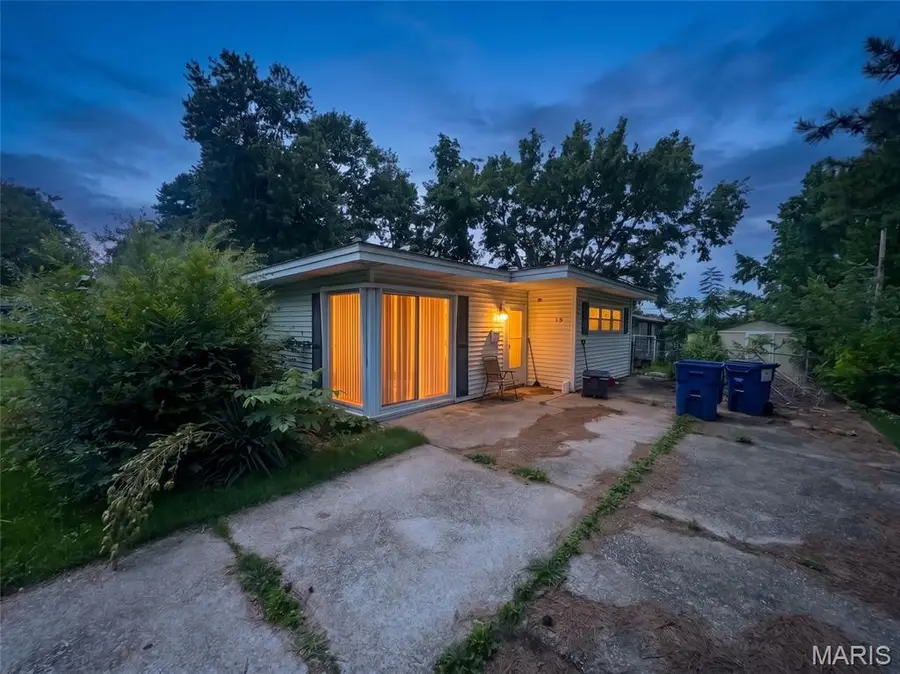 15 Marquette Drive, Florissant, MO 63031 - #3