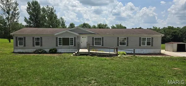 48 Faircreek Drive, Winfield, MO 63389