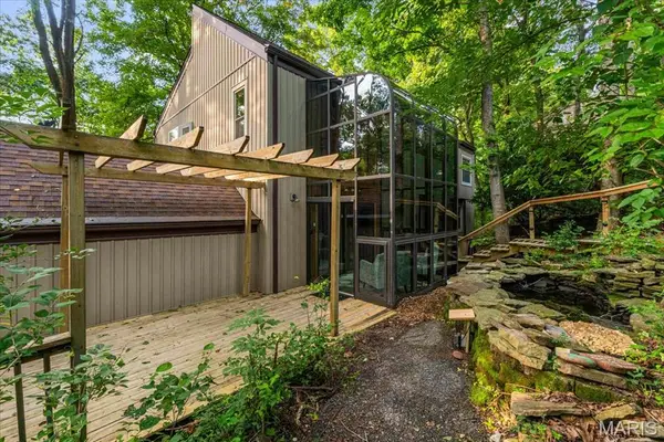 11355 Cragwold Road, Sunset Hills, MO 63122