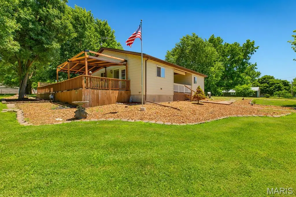 108 S West Street, Sorento, IL 62086 - #1