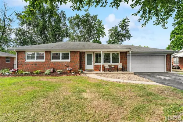 108 Dorchester Drive, Belleville, IL 62223