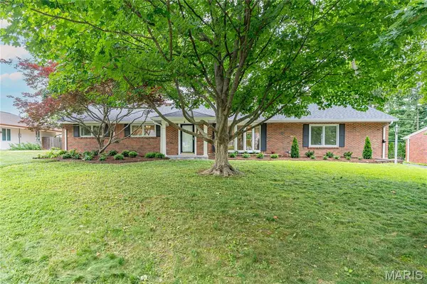 8 Tealwood Drive, Creve Coeur, MO 63141