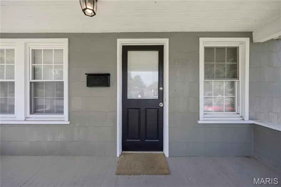 4352 Chippewa Street, Saint Louis, MO 63116 - #2
