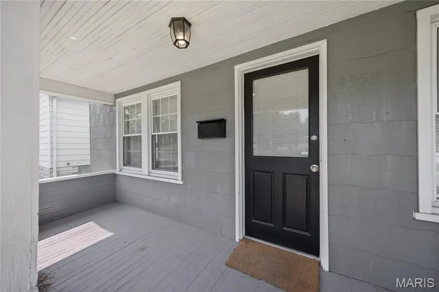 4352 Chippewa Street, Saint Louis, MO 63116 - #3