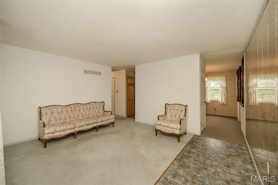 408 Birdie Hills Road, Saint Peters, MO 63376 - #3
