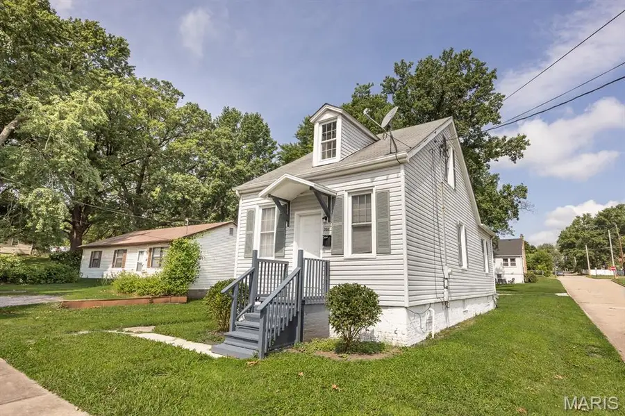 201 S 10th Street, Belleville, IL 62220 - #2
