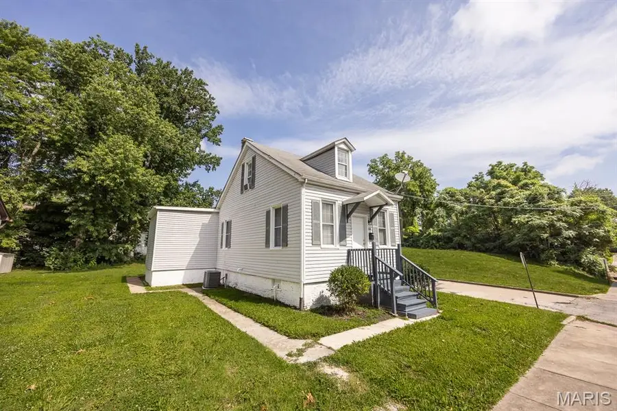 201 S 10th Street, Belleville, IL 62220 - #3
