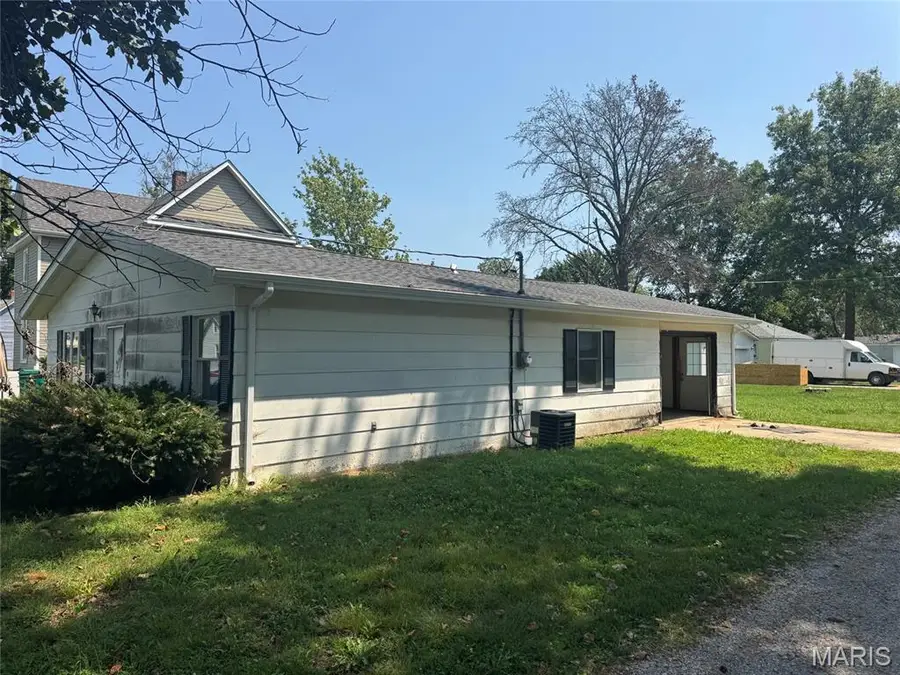 550 N Chestnut Street, Breese, IL 62230 - #3