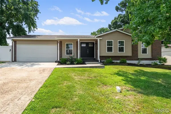 378 Palermo Drive, Ballwin, MO 63021