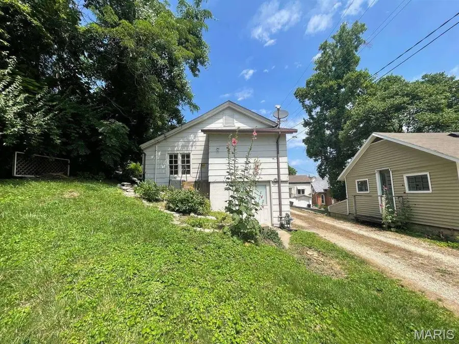 206 Howard Street, Clarksville, MO 63336 - #3