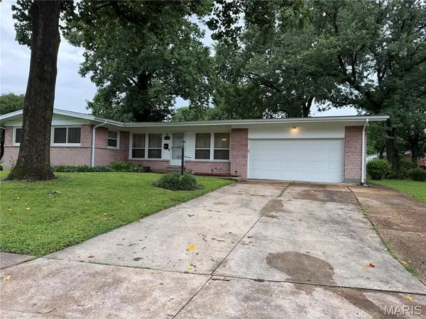 1340 Wadsworth Drive, Florissant, MO 63031