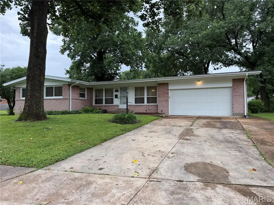 1340 Wadsworth Drive, Florissant, MO 63031 - #2