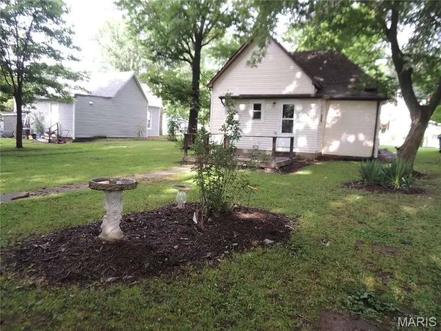 416 S Elm Street, Greenville, IL 62246 - #2